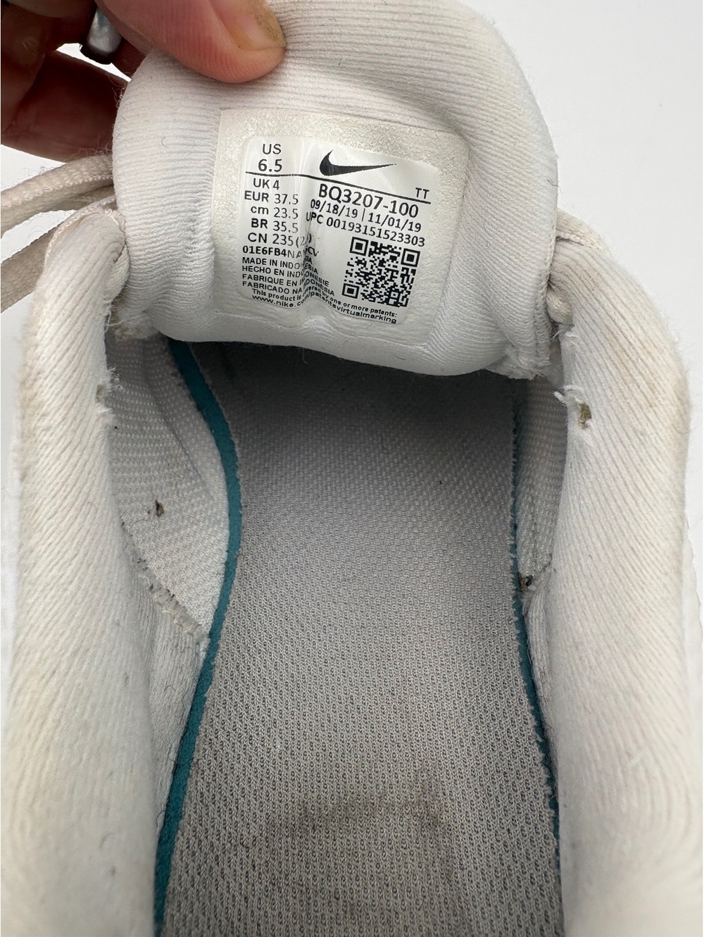 Nike Revolution 5 Woman’s 6.5 White and Gray Running Shoes Nike Sneakers - Picture 9 of 9